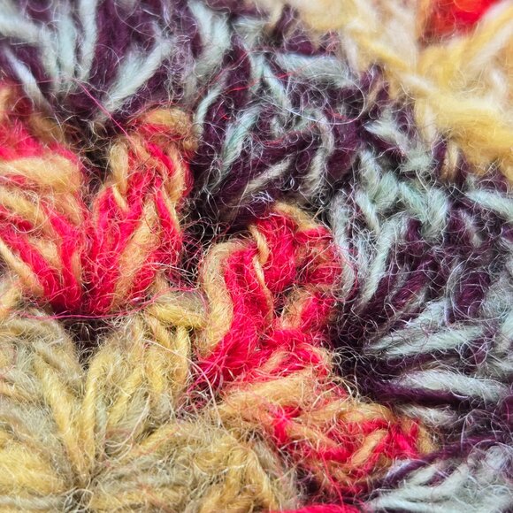 NWOT Crochet Flower WOOL Granny Scarf - Picture 9 of 14